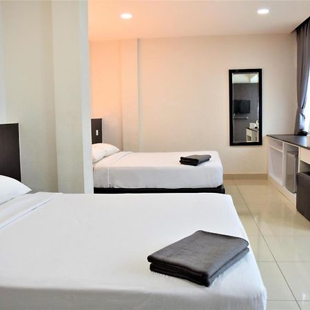 Desaru, Bayu Balau Beach Resort Bandar Penawar ภายนอก รูปภาพ