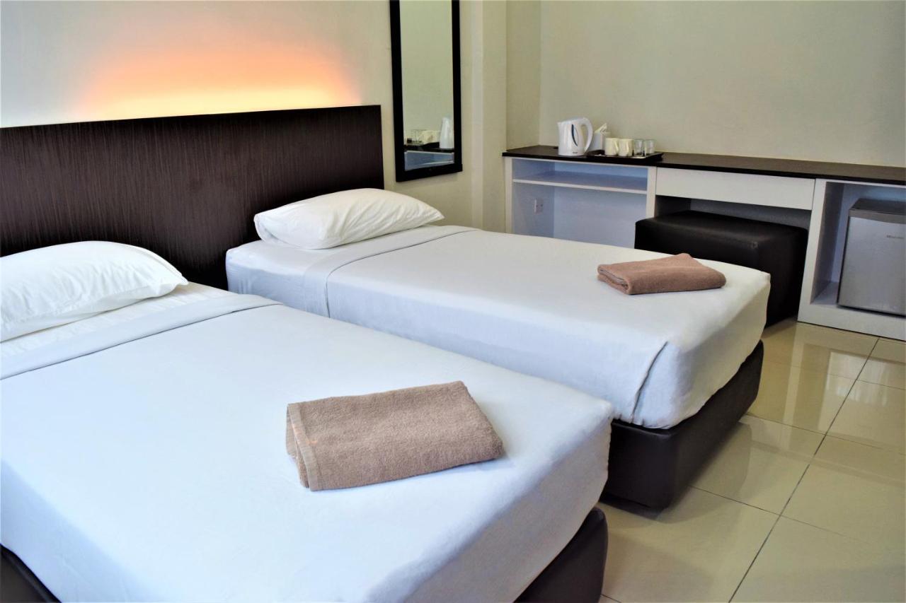 Desaru, Bayu Balau Beach Resort Bandar Penawar ภายนอก รูปภาพ